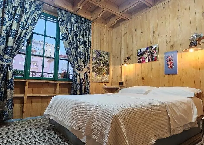 Bed & Breakfast London Tirana