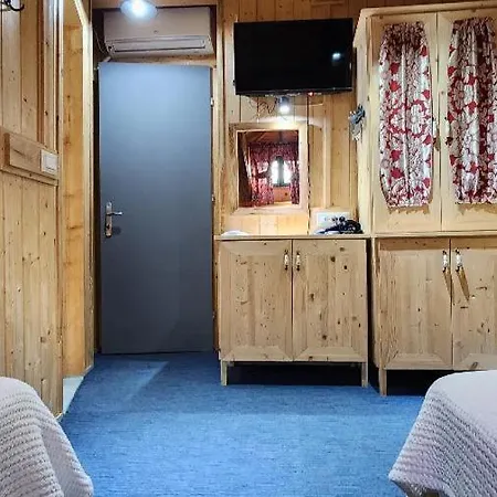 Bed & Breakfast London Tirana