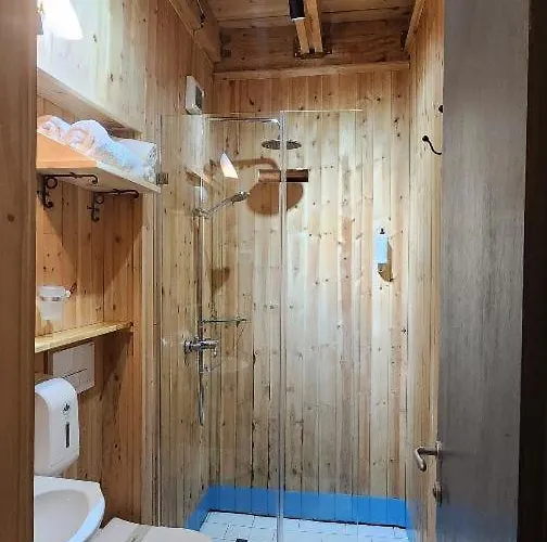 London 3* تيرانا